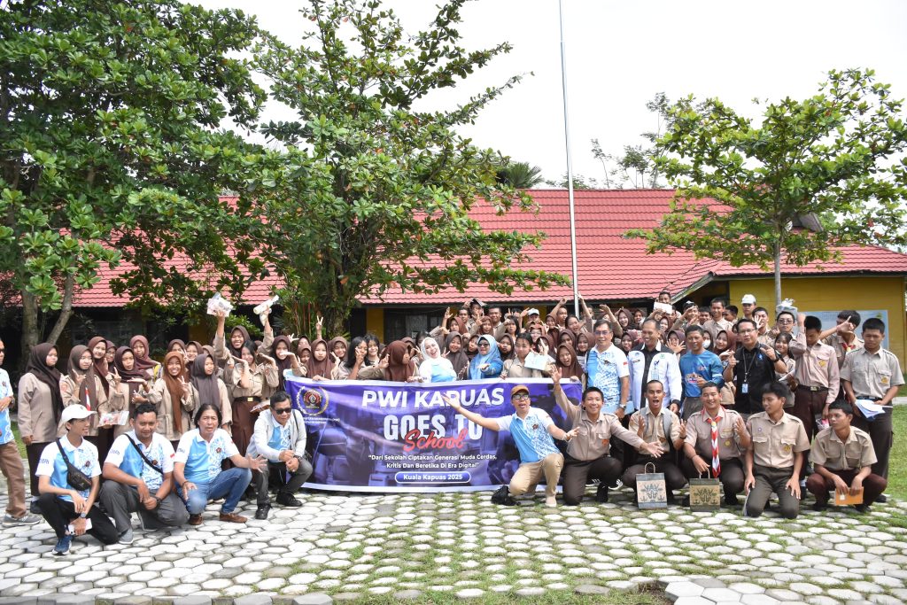 PWI Kapuas Hadir di SMKN 1, Siswa Antusias Ikuti Goes To School Bertema Literasi Digital dan Jurnalistik